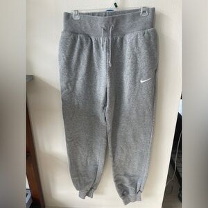 Nike Women’s Gray Sweatpants - great condition